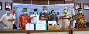 3.5 foto lutim bantu Peduli Covid-19, KKP Lutim Bantu 2000 Masker Untuk Dibagikan