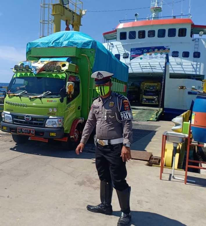 Cegah Covid-19, Polres Selayar Pengamanan di Pelabuhan Pamatata.