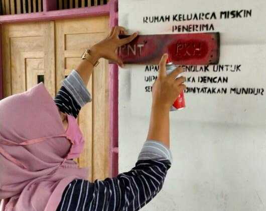 Agar Tepat Sasaran, Camat dan Pemdes Beri Tanda Rumah Penerima PKH, BPNT
