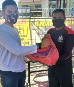 31.5 foto PMI PMI Salurkan Bantuan Sembako dari Alumni Akpol Angkatan 89 ke Masyarakat