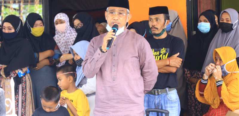 Bupati Thoriq Husler Lepas Jenazah Istri Anggota DPRD Lutim