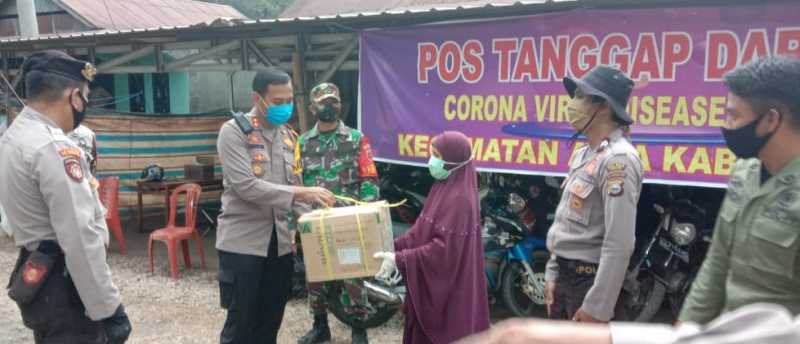 Kapolres  Kunjungi Posko Covid-19 Perbatasan Enrekang - Toraja, Salurkan Bantuan