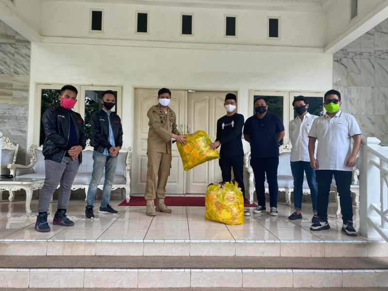 Dukung PSBB, Komunitas Anak Baik-Baik Serahkan Bantuan Ribuan Masker dan Hand Sanitizer ke Pemkab Gowa