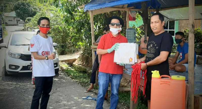 Ketua DPC Gerindra Lutra Sumbang APD Masker 20 Ribu