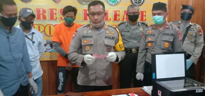 Cetak Uang Palsu, Pasutri Ditangkap Polisi