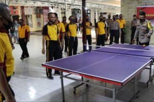 Sambut HUT Bhayangkara ke-74, Kapolres Pelabuhan Makassar Buka Turnamen Tenis Meja