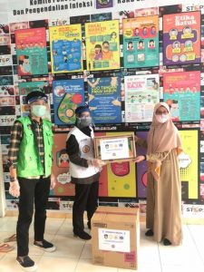 Gerakan 10 Ribu APD, Relawan FK UMI Salurkan APD ke RSKD Dadi