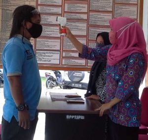 DPMPTSP Lutra Patuhi Protokol Kesehatan Dalam Pelayanan