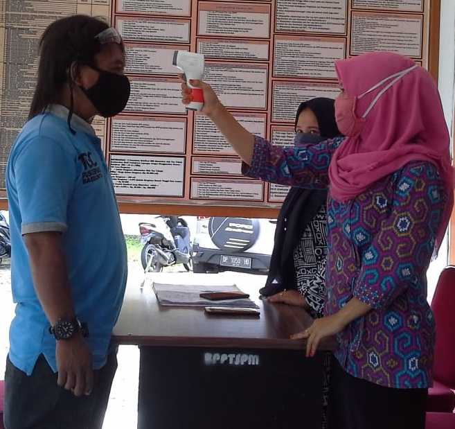 DPMPTSP Lutra Patuhi Protokol Kesehatan Dalam Pelayanan