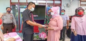 14.6 foto sela bupati serah Bupati Selayar Serahkan Bantuan Dana Stimulus ke Pelaku UMKM