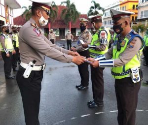 15.6 foto gowa lantas Berprestasi, 3 Anggota Satlantas Polres Gowa Terima Penghargaan