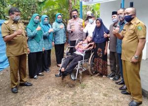 15.6 foto wagub Wagub Sulsel Fasilitasi Perabot Rumah Penderita Disabilitas di Takalar