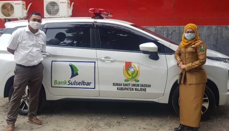 Bank Sulsebar Cabang Majene Serahkan Bantuan Mobil ke RSUD