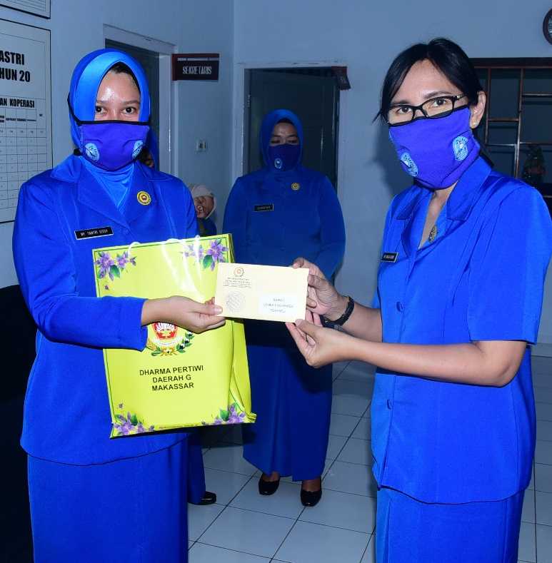 Ketua Korcab VI DJA II Serahkan Hadiah Lomba HUT ke-56 DP