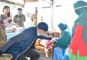 Jumat Berkah, Bupati Keliling Kontrol Kesehatan Warga di Mangarabombang