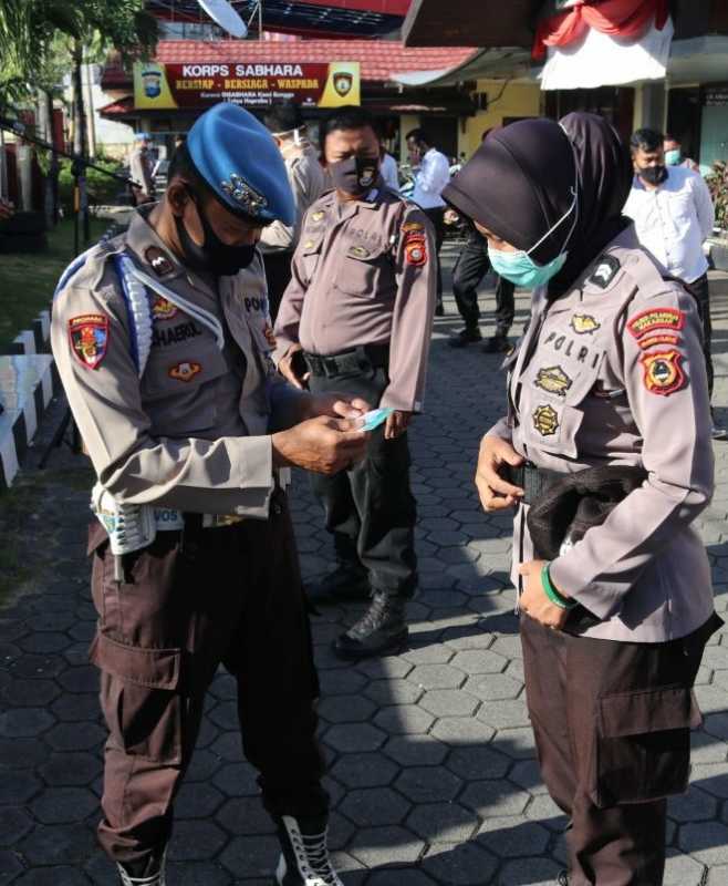 Provos Polres Pelabuhan Makassar Periksa Kelengkapan Anggota