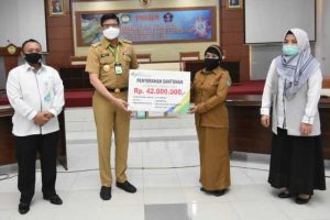 23.6 foto gowa pemkab Pemkab Gowa Terima Santunan BP-Jamsostek Gowa