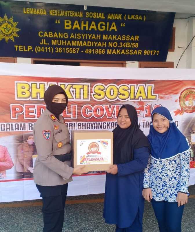 Hari Bhayangkara ke-74, Satbinmas Polres Pelabuhan Bagikan Sembako di Panti Asuhan