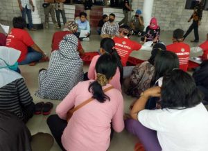 25.6 foto palopo ibu2 Emak-emak Pertanyakan Anggaran Covid-19 di DPRD