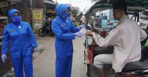 26.6 foto lanta korcab Korcab VI DJA II Bagikan Ratusan Masker Batik & Parcel Sayur ke Warga