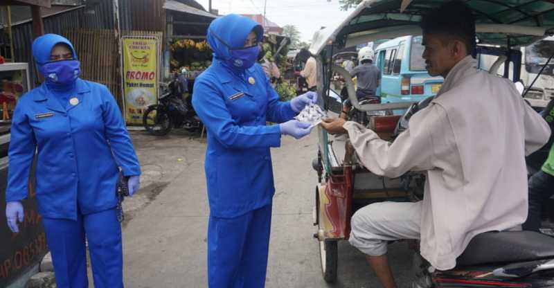 Korcab VI DJA II Bagikan Ratusan Masker Batik & Parcel Sayur ke Warga