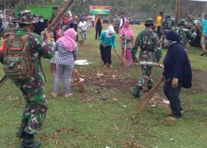 26.6 foto majene bersih TNI-Polri Kerja Bakti Bersama Bersihkan Lingkungan