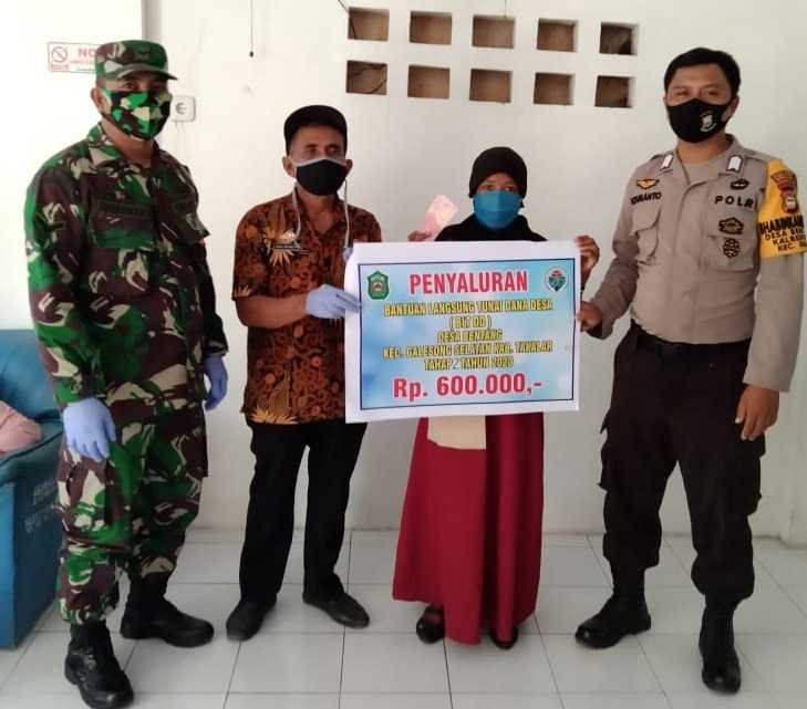 Bhabinkamtibmas dan Babinsa Desa Bentang Kawal Penyaluran BLT-DD