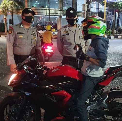Terapkan Protokol Kesehatan, Polres Pelabuhan Makassar Sweeping Masker