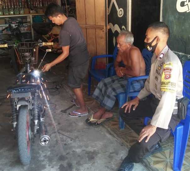 Bhabinkamtibmas Ingatkan, Keluar Rumah Wajib Bermasker