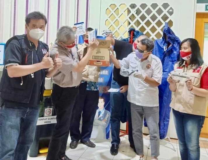INTI Sulsel, Yayasan Budha Suci ,Klenteng Xian Ma Serahkan Bantuan ke IDI Makassar