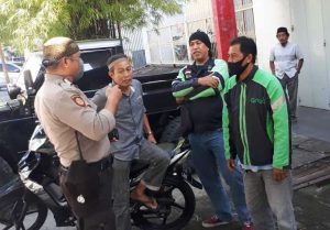 7.6 foto bhabi Bhabinkamtibmas Malimongan Tua Sambangi Ojol dan Warkop, Ini Tujuannya