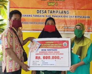 7.6 foto pangkep pemdes Pemdes Tampaang Salurakan BLT-DD Tahap I