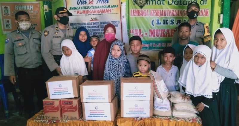 Peduli Covid-19, Bhayangkari Cabang Polres Pelabuhan Bagikan Sembako