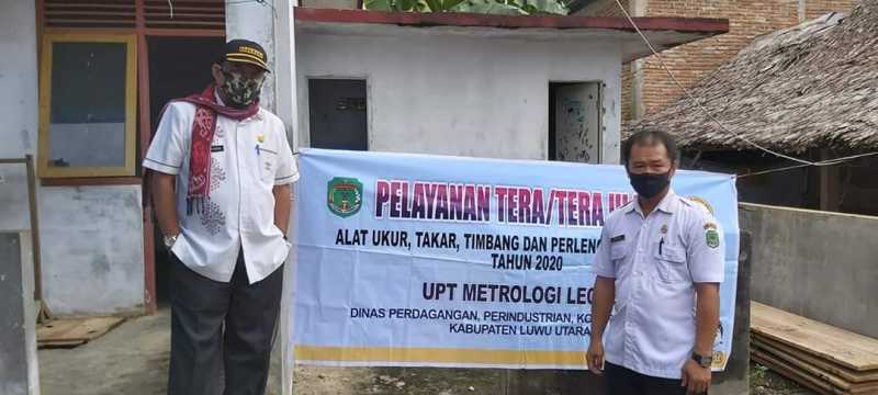 Dinas DP2KUKM Lutra Periksa Timbangan Pedagang di Pasar Tradisional