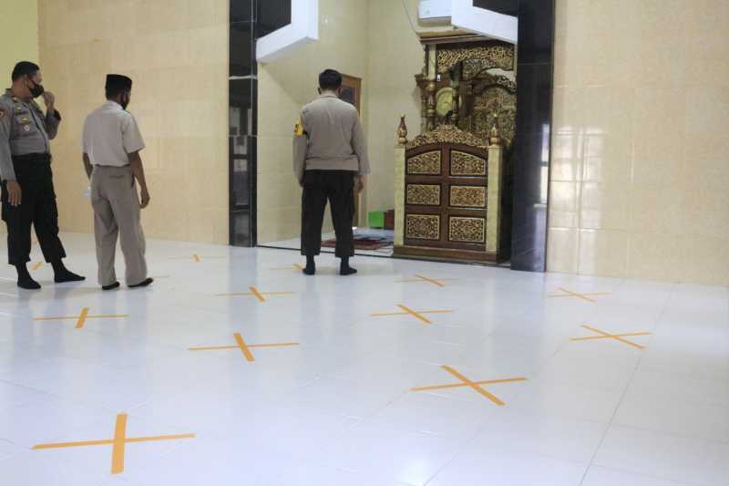 Siap Fase New Normal, Kapolres Bantaeng Cek Kesiapan Pelaksanaan Sholat Jumat Masjid Polres Bantaeng