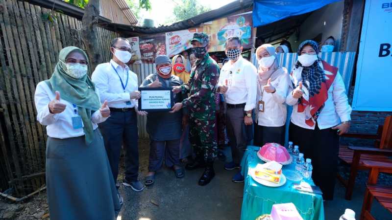 PLN Beri Bantuan Bedah Rumah Anak Penjual Jalangkote Bersama Dandim 1421 Pangkep