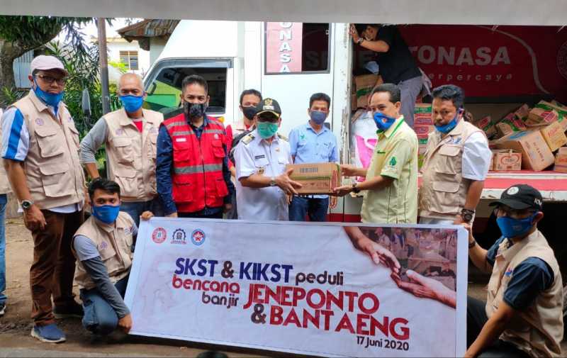 PT Semen Tonasa Bantu Korban Banjir Jeneponto dan Bantaeng
