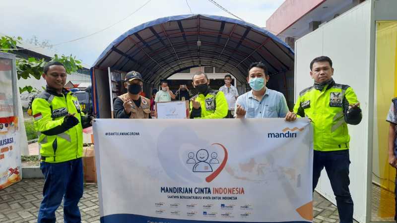 PT BANK MANDIRI Bantu 75 Paket Sembako Ke Warga Terdampak Banjir