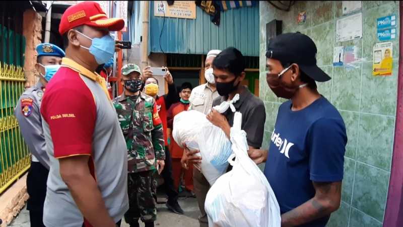 Kapolrestabes Makassar Bakti Sosial di Wilayah Sering Perkelahian