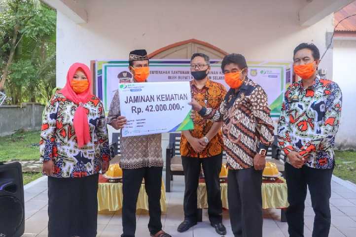 Ahli Waris Alm. Nur Hayani Warga Desa Parak Klaim JKM 42 Juta