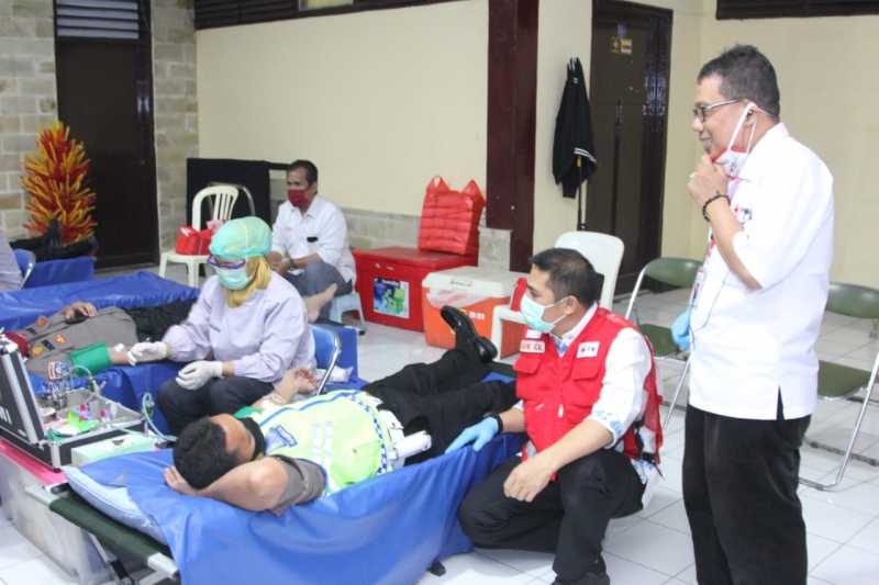 PMI dan Polres Pelabuhan Kumpulkan 74 Kantong Darah 