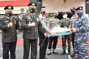 Jajaran Perwira Lantamal VI Beri Suprise di Sejumlah Kantor Polisi di Sulselbar