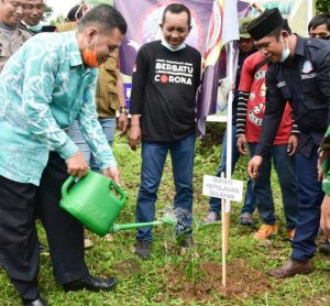 Asisten Pemerintah Apresiasi Perkasa Muda Go Green di Desa Bonea Timur