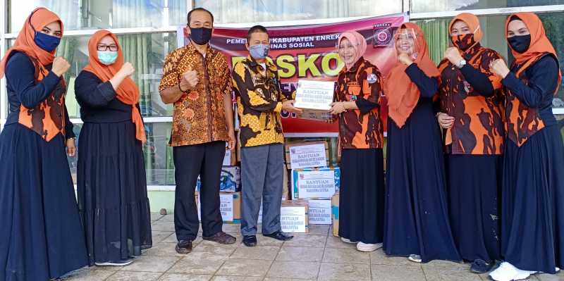 Srikandi PP Enrekang Salurkan Bantuan Kemanusiaan Masamba