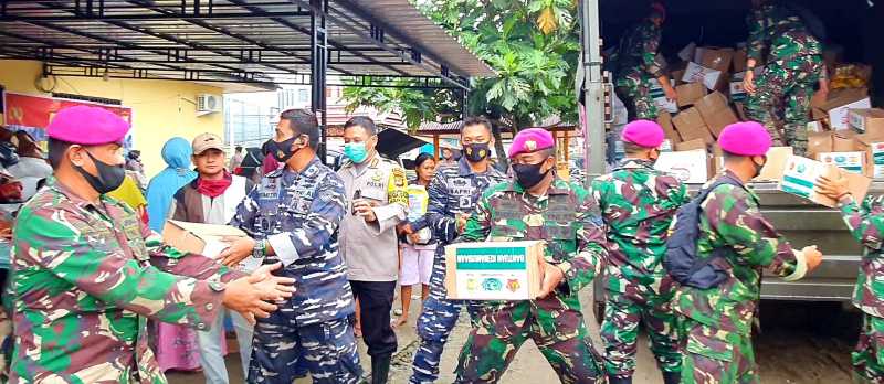 Lantamal VI Salurkan Bantuan ke Korban Banjir Bandang Masamba