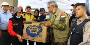 19.7 foto lutim trims Terharu, Bupati Lutra Berterima Kasih atas Kepedulian Lutim pada Korban Banjir
