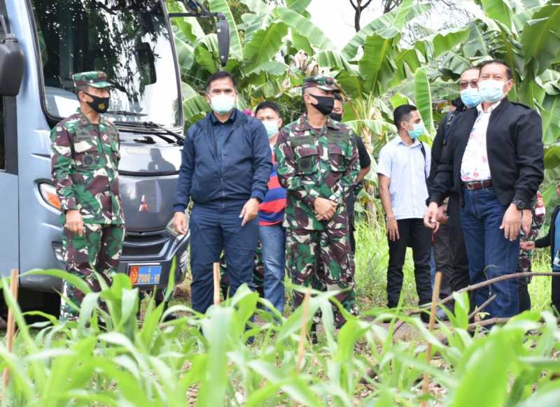 Kasal Tinjau Lahan Program Ketahanan Pangan Lantamal VI Di KM 17 Makassar