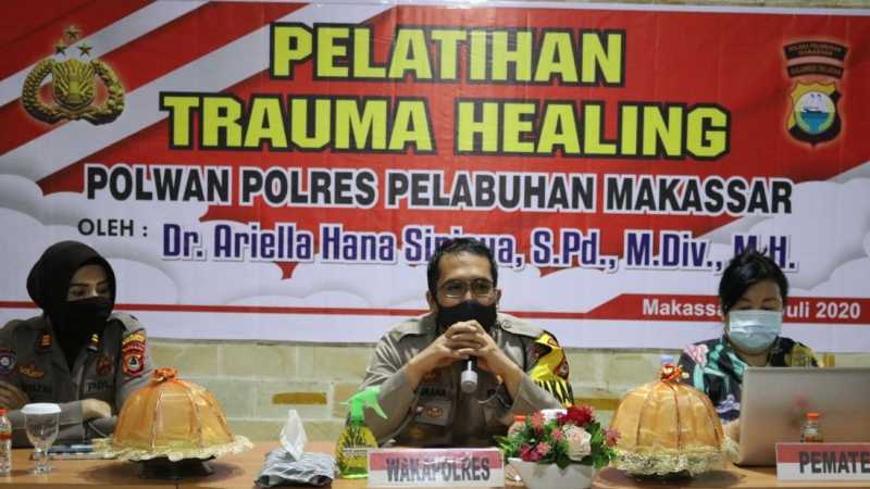 Polwan Polres Pelabuhan Makassar Pelatihan Trauma Healing