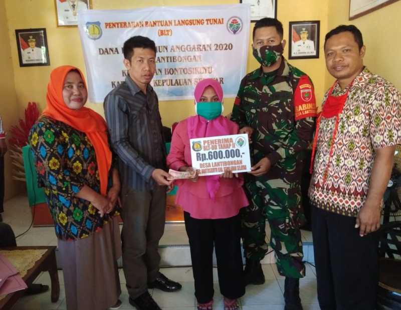Pemdes Lantibongan Salurkan BLT Tahap II Untuk 143 KK