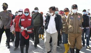 Ketua PMI Pusat JK dan Gubernur Kunjungi Korban Banjir Lutra